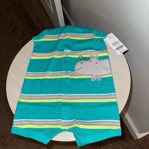 CARTERS 
Baby Onsie Boys 9M NWT
 💙